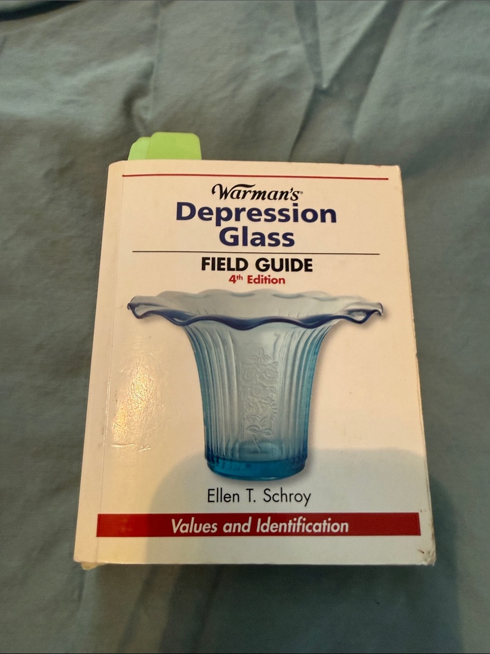 Warner’s Depression Glass Guide, 5 1/4’x4 1/4’x1 1/4 “.